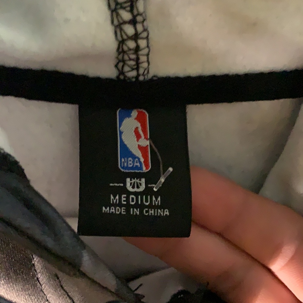New Orleans Pelicans Jacket. - Picture 3 of 5